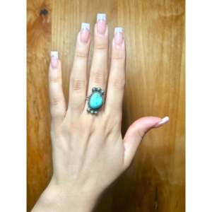 แหวนเงินแท้ประดับเทอร์ควอยซ์โกลเด้นฮิลล์ งานทำมือของชาวนาวาโฮ ขนาด 6.5  แบบฝังขอบ  ของขวัญ - Product Image 5