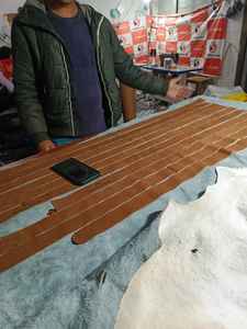 Ceintures en cuir de vachette véritable vintage unisexe en gros avec boucle automatique en alliage, logo personnalisé, fabriquées à la main, imperméables - Product Image 4