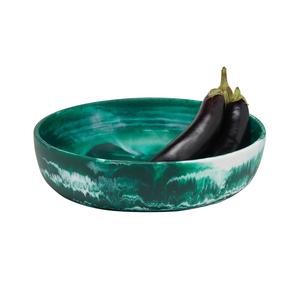 Bol décoratif artistique en résine avec finition lisse brillante, design moderne et artisanal pour les collations aux fruits, les salades ou la décoration. - Product Image 1