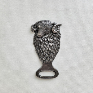 Crochet pivotant Dragon mythique: Un crochet décoratif en laiton avec une tête et un corps de dragon complexes. - Product Image 6