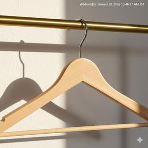 Cintres écologiques et durables en bois d'eucalyptus avec <span class=keywords><strong>barre</strong></span> antidérapante pour pantalons, idéaux pour le rangement des vêtements en magasin et dans le placard. - Product Image 5