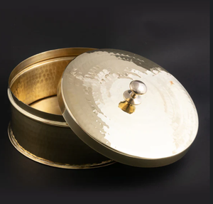 Nuestra caja Roti Box Mithai es un recipiente bellamente diseñado para mantener sus alimentos frescos y almacenados elegantemente - Product Image 6