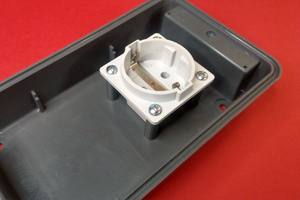 กล่องหุ้มแบบโปรไฟล์สูง PS-14H15 พร้อมเต้ารับ SCHUKO ภายใน ออกแบบมาเพื่อใช้กับชุดจ่ายไฟโดยเฉพาะ - Product Image 2