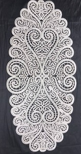 Chemin de table ovale fait à la main en chenille avec broderie pour les mariages ou les fêtes disponibles pour la quantité en vrac - Product Image 4