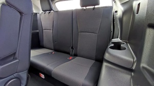 Nuovissimo Toyota Highlander GLE 2.5L Hybrid 4WD 2023 con Tetto Apribile, Specifiche GCC, SUV 199 CV 4 Cilindri, Trasmissione Automatica, Guida a Sinistra - Product Image 5