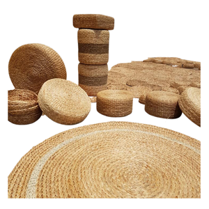 Vente en gros de poufs tissés à la main en jacinthe d'eau pour la méditation et la relaxation - Product Image 1