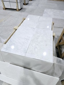 2025แผ่นหินอ่อนสีขาวแบบทันสมัยลายหินอ่อนสีขาว Carrara Bianco หินธรรมชาติหินโมราขัดพื้นแบบกดสี่เหลี่ยมตกแต่งผนัง - Product Image 4