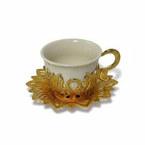 Ensemble de 6 tasses et soucoupes en fonte vintage, comprenant 6 tasses en métal et 6 soucoupes, idéal pour les cafés et les salons de thé - Product Image 3
