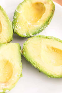 Avocats congelés en demi-tranches, de qualité supérieure, conformes aux normes internationales, fabriqués au Vietnam, emballés en sacs de 5 kg, best-sellers - Product Image 5