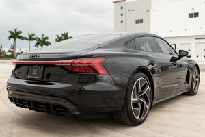Audi RS e-tron GT 2024 Usado en Buenas Condiciones, 637 HP, Motor Dual, Tracción en las Cuatro Ruedas - Product Image 2