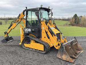Retroexcavadora Amarilla 1CXT, Equipo de Construcción Compacto para Trabajos Agrícolas y en Obras - Product Image 1