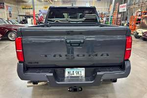 Toyota Tacoma TRD Sport Doble Cabina 4x4 Usada 2025 - Product Image 4