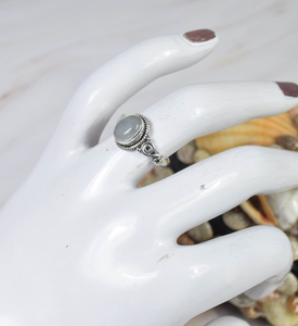 Bague élégante et mignonne en pierre précieuse ovale aquamarine, faite à la main en argent sterling 925, bijoux écologiques de créateur, religieux chrétien - Product Image 3