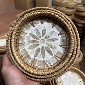 Bandeja Cuadrada de Ratán Tejida a Mano con Incrustaciones de Nácar para Servir en la Mesa de Comedor y Exhibición Decorativa, Vietnam - Product Image 1