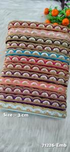 Fait sur mesure dans des dentelles brodées à la machine à motif festonné avec des paillettes attachées et en dix couleurs plus pour les robes de mariée. - Product Image 2