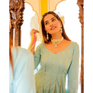 Conjunto de Traje para Mujer en Azul Aqua, Tejido de Rayón Pesado con Apliques de Gotta - Product Image 2