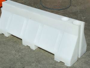 Barrera Vial de Plástico Rellena de Agua y Arena, Resistente a los Rayos UV, Color Rojo, 150 x 50 x 50 cm, YB150X50X50, 14 kg, Ileritraffic - Product Image 3