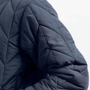 Chaqueta acolchada de nailon azul para hombre, chaqueta cálida de invierno con cremallera ajustada geométrica, característica transpirable - Product Image 6