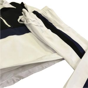 Conjunto de chándal de poliéster ligero en blanco para hombres Personalización completa Venta al por mayor Chándales cortavientos disponibles en todos los tamaños - Product Image 6