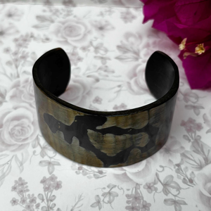 Brazalete de Cuerno Natural Sostenible, Pulido, Hecho a Mano, Ecológico, Accesorio de Moda Moderno para Bodas - Product Image 2