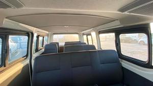 Toyota HIACE SUPER CLEAN, Techo Estándar, 15 Asientos, Diésel 2.5L, Tracción Trasera - Product Image 3