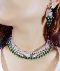 Conjunto de colgante brillante de diamante americano con los mismos pendientes a juego y cadena colgante para todas las funciones y fiestas - Product Image 3