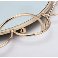 Plateau miroir rond en verre avec cadre en laiton luxueux, dernière création des fabricants, pour la décoration de la maison et de mariage