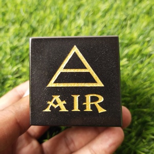 Cube d'agate noire naturelle gravé 5 éléments de la vie Air eau feu terre esprit pour un décor de guérison spirituel spécial - Product Image 1