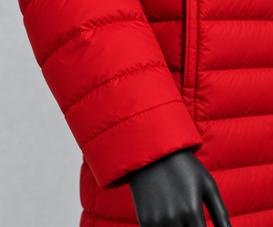 Abrigo Largo Acolchado Rojo para Mujer con Capucha, Cierre de Cremallera, Chaqueta de Invierno Cortavientos, Manga Larga, Relleno de Poliéster - Product Image 6