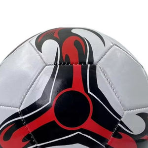 Nouveau ballon de football et de soccer en cuir léger en gros, personnalisé, résistant, fabriqué au Pakistan pour l'entraînement - Product Image 3