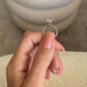 Anillo de compromiso de diamante cultivado en laboratorio de alta calidad VVS claridad corte redondo IGI certificado bisel ajuste 14K oro moderno envío rápido - Product Image 4