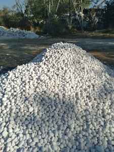 Pierre indienne de galets de haute qualité dégringolée blanche neige non polie pour la décoration de jardin finition polie naturelle extérieure - Product Image 6