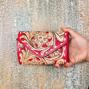Nuevo y Moderno Tarjetero Monedero de Cuero Genuino 100% Tallado a Mano, Mini Cartera Roja para Mujer, Multiusos - Product Image 1