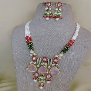 Belle haute qualité trois couches plaqué or Kundan collier ensemble boucles d'oreilles pour les femmes bijoux de créateur pour les vêtements de mariage - Product Image 1