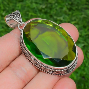 Colgante de Joyería de Plata de Ley 925 Hecho a Mano con Gema de Peridoto Verde de Calidad AAA+ con Corte Ovalado Cus-Jew141 - Product Image 1