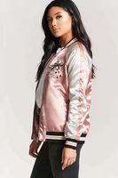 Blouson universitaire en satin de polyester imprimé sur mesure OEM pour homme avec broderie, et blouson bomber matelassé élégant pour femme – Nouvelle collection