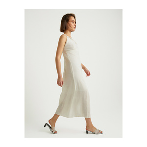 Vestido Midi de Alta Calidad para Mujer con Cuello Colgante y Escote Bajo - Product Image 2