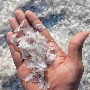 Flocons de ferraille de bouteille PET de qualité fraîche en plastique recyclé clair lavé à chaud approvisionnement d'usine à bas prix pour bouteille en fibre PET - Product Image 4