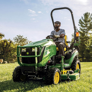 Cargador compacto de tractor utilitario 4x4 con rendimiento agrícola confiable con núcleo de caja de cambios de bomba - Product Image 1