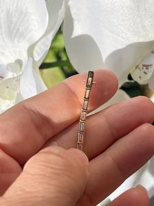 Pulsera DE TENIS Art Deco de oro macizo de 14 quilates corte esmeralda del Este Oeste con brazalete elegante de moissanita de 5 CTW - Product Image 2