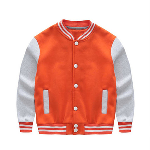 Veste universitaire pour enfants à logo brodé personnalisé OEM Vestes pour enfants à manches en cuir avec laine pour l'hiver en vente - Product Image 3