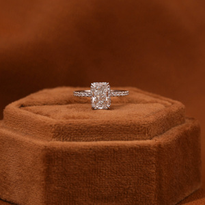 Anillo de compromiso de diamante cultivado en laboratorio de corte radiante Halo oculto 14K Oro sólido Chapado en oro Estilo de moda Accent IGI Certified-Mujer - Product Image 1