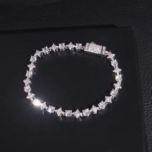 Pulsera de diamantes de moissanita de forma redonda blanca, pulsera personalizada de Plata de Ley 925, regalo para ella - Product Image 1