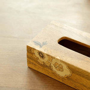Boîte à mouchoirs rectangulaire en bois naturel moderne et durable avec couvercle en bois décoratif de sculptures florales pour la maison ou le bureau - Product Image 1