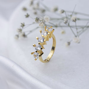 Anillo de compromiso de Plata de Ley 925 delicado claro CZ de cinco piedras, venta al por mayor, joyería de plata de ley 925 hecha a mano - Product Image 3