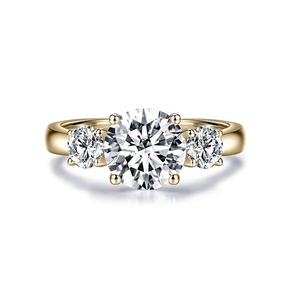 Anillo de Compromiso Trilogía Brillante Redondo con Diamantes Cultivados en Laboratorio F-SI2, Oro Sólido de 14K, Engaste Trilogía, Regalo para Ocasiones Especiales - Product Image 3