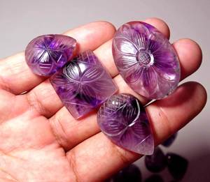 Vente en gros magnifique cabochon d'améthyste naturelle de quartz en vrac de forme et de taille mixtes pour la fabrication de bijoux en quartz - Product Image 1