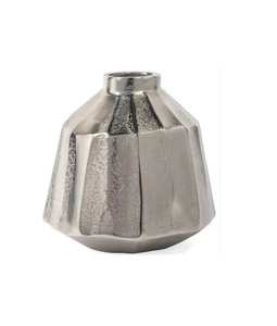 Vase à fleurs en métal côtier personnalisable pour la décoration de la maison et des mariages, vase de table écologique au design moderne - Product Image 6