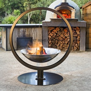 Foyer métallique durable tous temps avec revêtement résistant aux UV empêchant la décoloration et la corrosion même dans des conditions extrêmes - Product Image 1