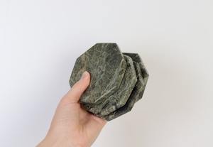 Sous-verres ronds en marbre naturel, accessoires de vaisselle en pierre faits à la main - Product Image 4